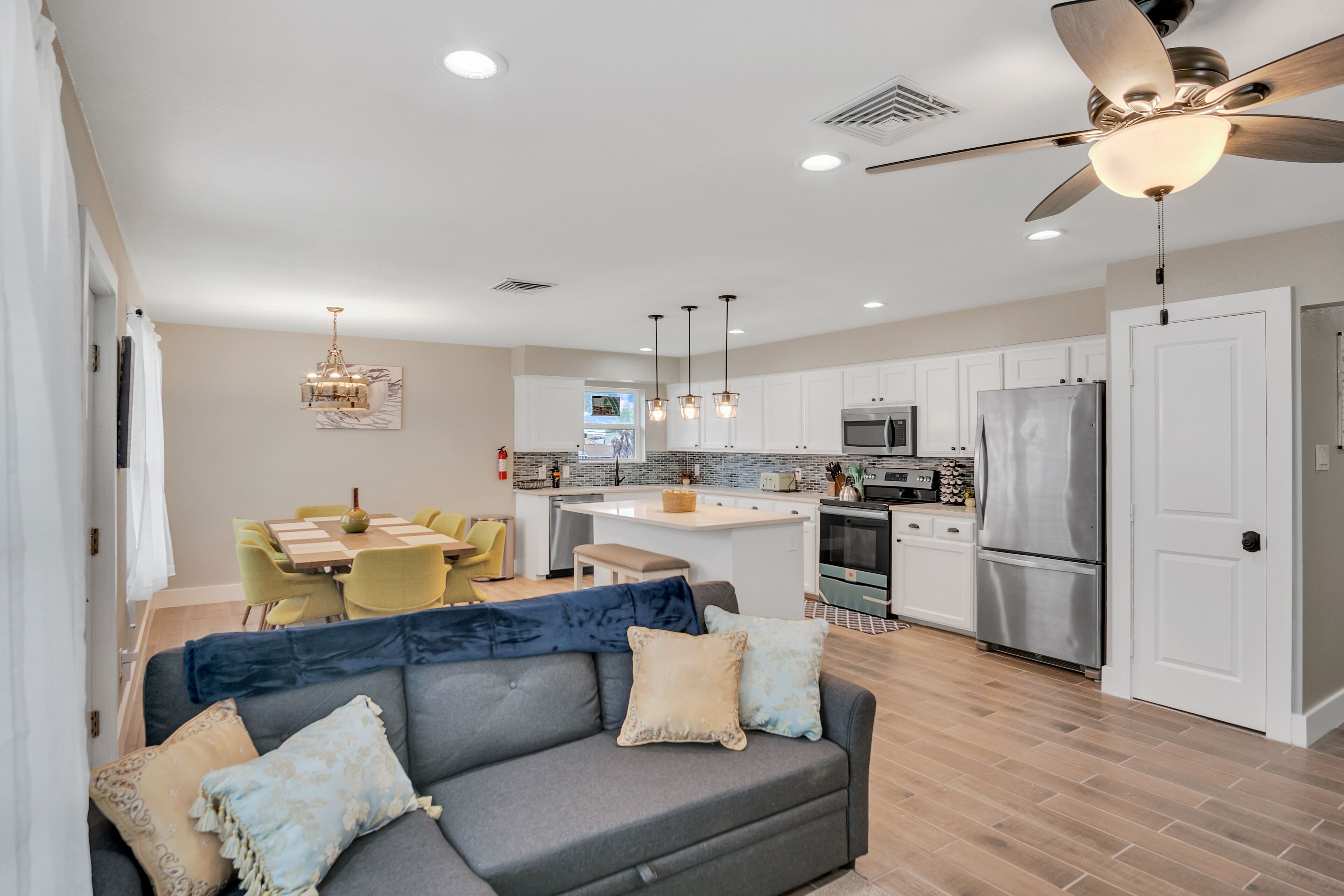 3Bed-2Bath✭Sleeps 10☆Gulf-View✭BeachAccess☆A/C✭W/D ☆Parking