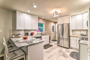 Fridge, microwave, stovetop, dishwasher - Sunroom, Fire Pit + Sauna: Lake Locust Village Gem (Pocono Lake)
