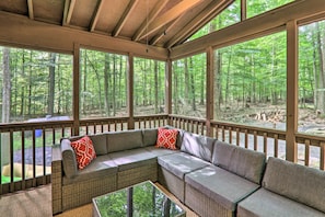 Property grounds - Sunroom, Fire Pit + Sauna: Lake Locust Village Gem (Pocono Lake)