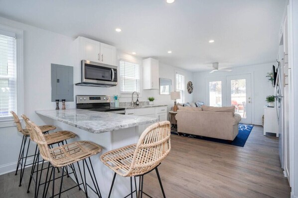Fridge, microwave, oven, stovetop - Renovated Duplex in Dewey Beach (Dewey Beach)