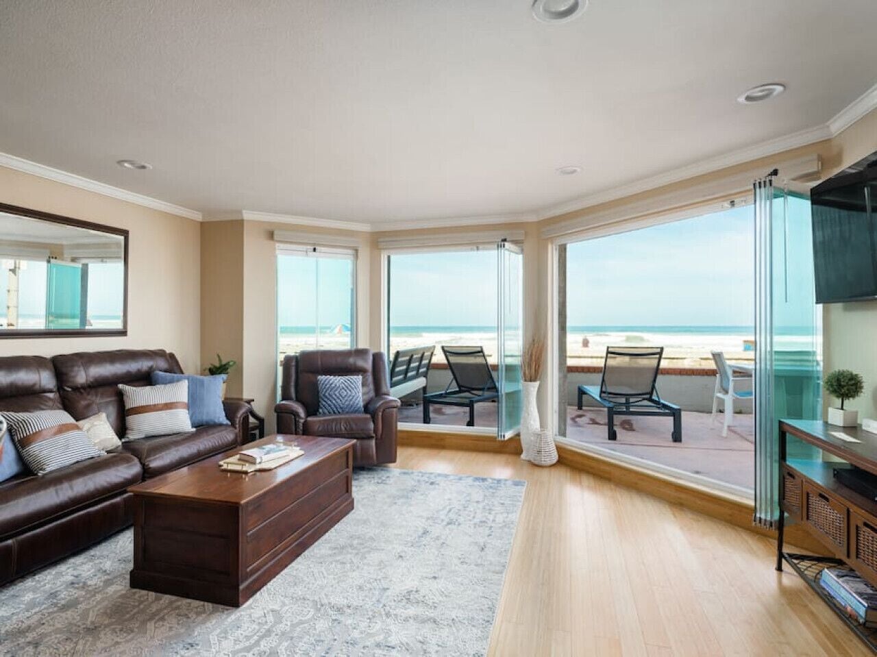 Ocean Front Beach Get Away! Family Friendly w\/ AC!