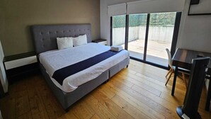 Grand Suite | Blendingsgardiner, strykejern/-brett, wi-fi (inkludert) og sengetøy