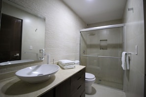 Grand Suite | Banheiro | Chuveiro, chuveiro com efeito de chuva