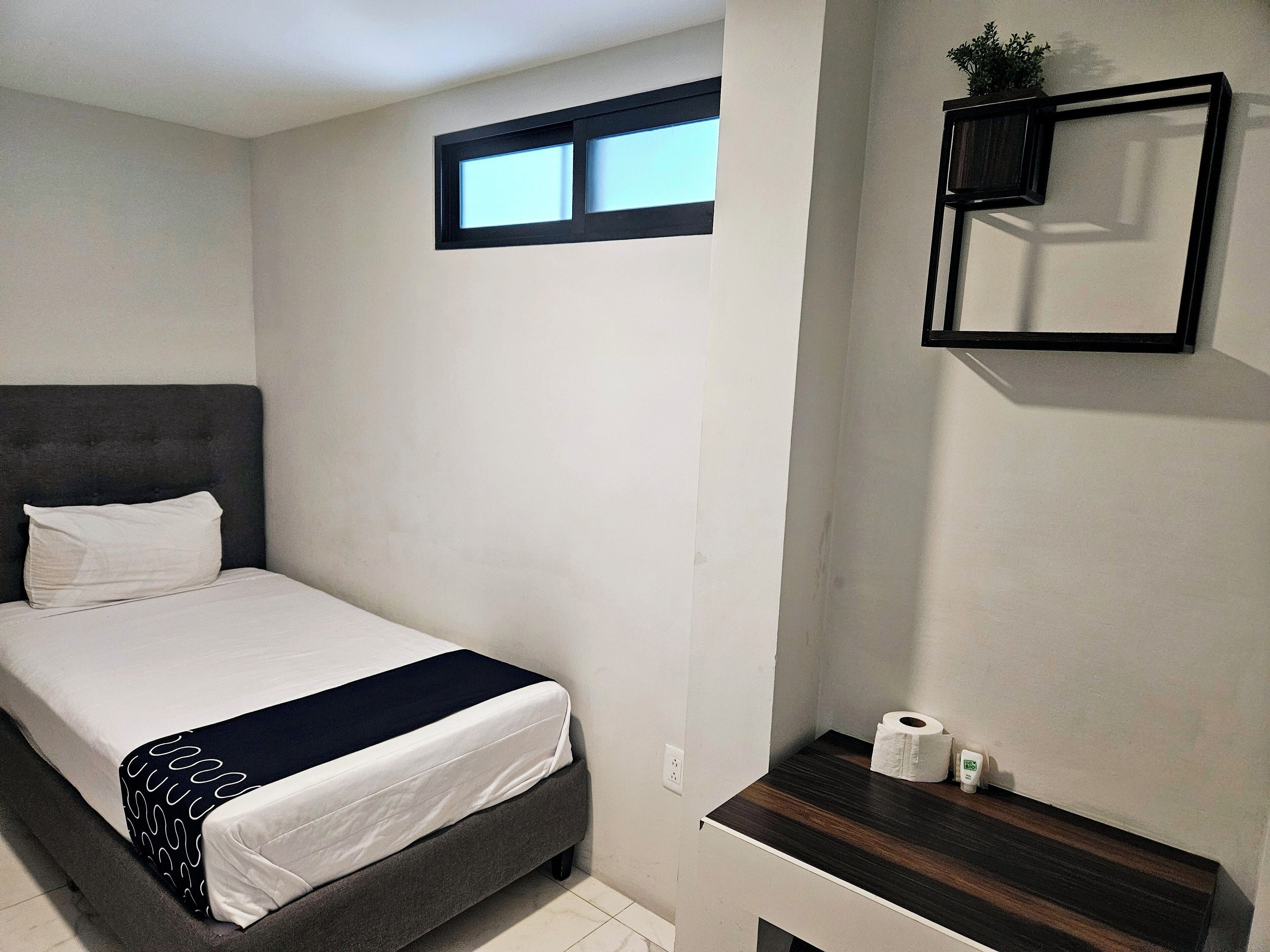 Single Room, Shared Bathroom | Blackout drapes, iron/ironing board, free WiFi, bed sheets
