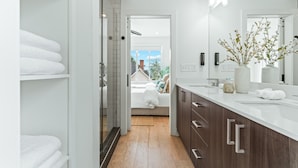 A modern bathroom with a shower, a large mirror, and a view of the outdoors. - Atlanta Rooftop Retreat Sleeps 10 + Parking (Atlanta)