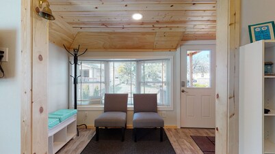 BEACH HAVEN at Seaside Beach: Pet Friendly 200 ft to the beach!