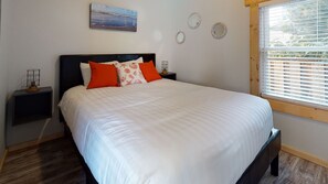 2 bedrooms, free WiFi, bed sheets - BEACH HAVEN at Seaside Beach: Pet Friendly 200 ft to the beach! (Seaside)