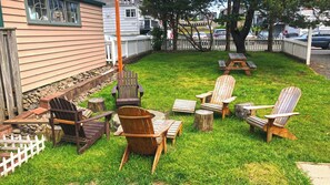 Property grounds - BEACH HAVEN at Seaside Beach: Pet Friendly 200 ft to the beach! (Seaside)