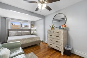 2 Schlafzimmer, Zimmersafe, Schreibtisch, Bügeleisen/Bügelbrett