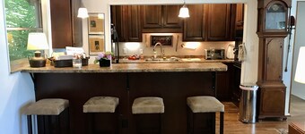 "Last Resort" on Norris Lake, 3BR, 3BA, Andersonville, TN Home