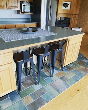 Interior - Lakeview Retreat - Detour - with Private Dock/ Fire Pit (De Tour Village)