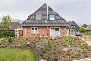 Exterior - House Sommerwind iii near the North Sea with Fireplace, Wi-Fi, Garden, Terrace & BBQ (Tating)