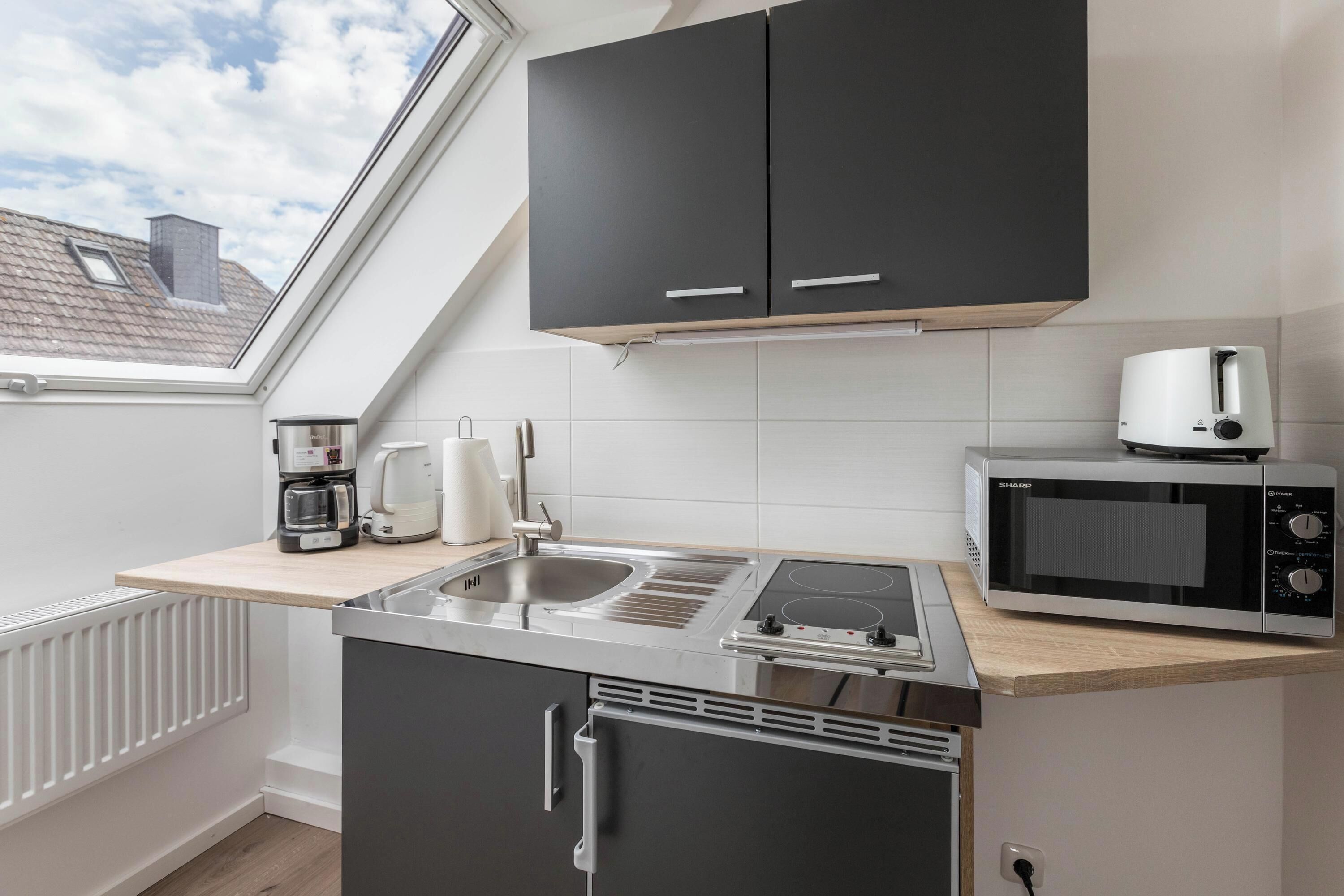 Kühlschrank, Mikrowelle, Ofen, Herdplatte