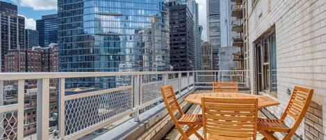 تناول الطعام بالخارج