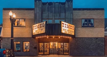 Steps from Main St. / Stay Cozy Next to our Electric Fireplace