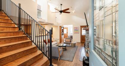 Park City Ski Home overlooking Old Town + Hot Tub, Shuffleboard, Town Lift access