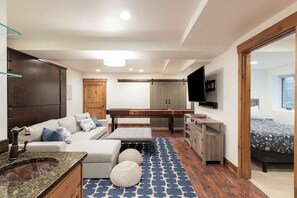 5 slaapkamers, een strijkplank/strijkijzer, wifi, beddengoed