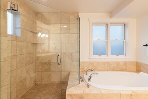 Combined shower/bathtub, hair dryer, towels