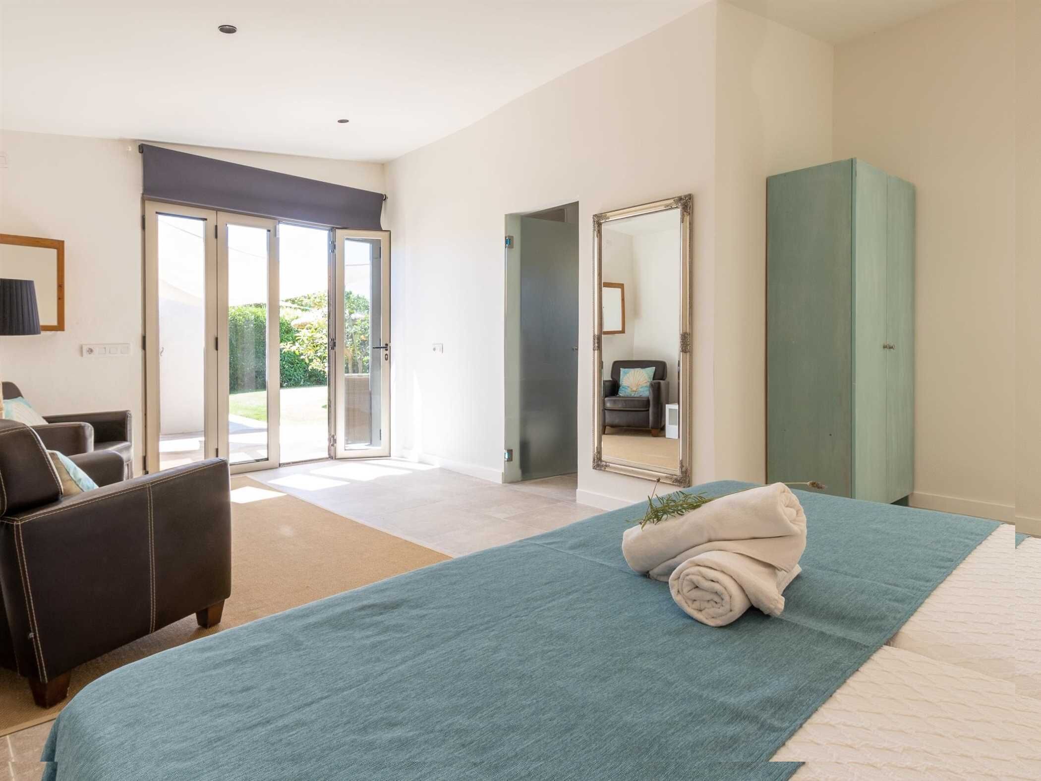 4 bedrooms, internet, bed sheets