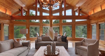 45-Acre Toccoa River Estate w/7 BRs (6 Kings), Fire Pit, Pool, Sauna, & 3 ponds