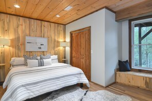 7 bedrooms, iron/ironing board, WiFi, bed sheets