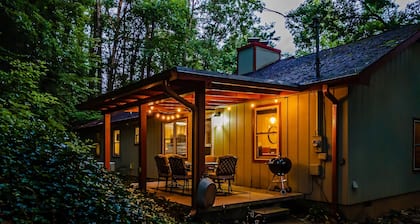 Quiet Mountain Cabin-Pool-Hot Tub-Huge GameRoom-Pet Friendly-Home Away From Home