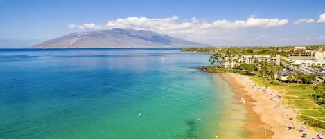 Beach nearby, sun loungers, beach towels
