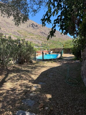 Property grounds - Country Cabin "Finca Nim 1" on a Farm with Mountain View, Pool & Wi-Fi (Mogán)