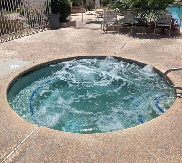 Piscine extérieure, piscine chauffée