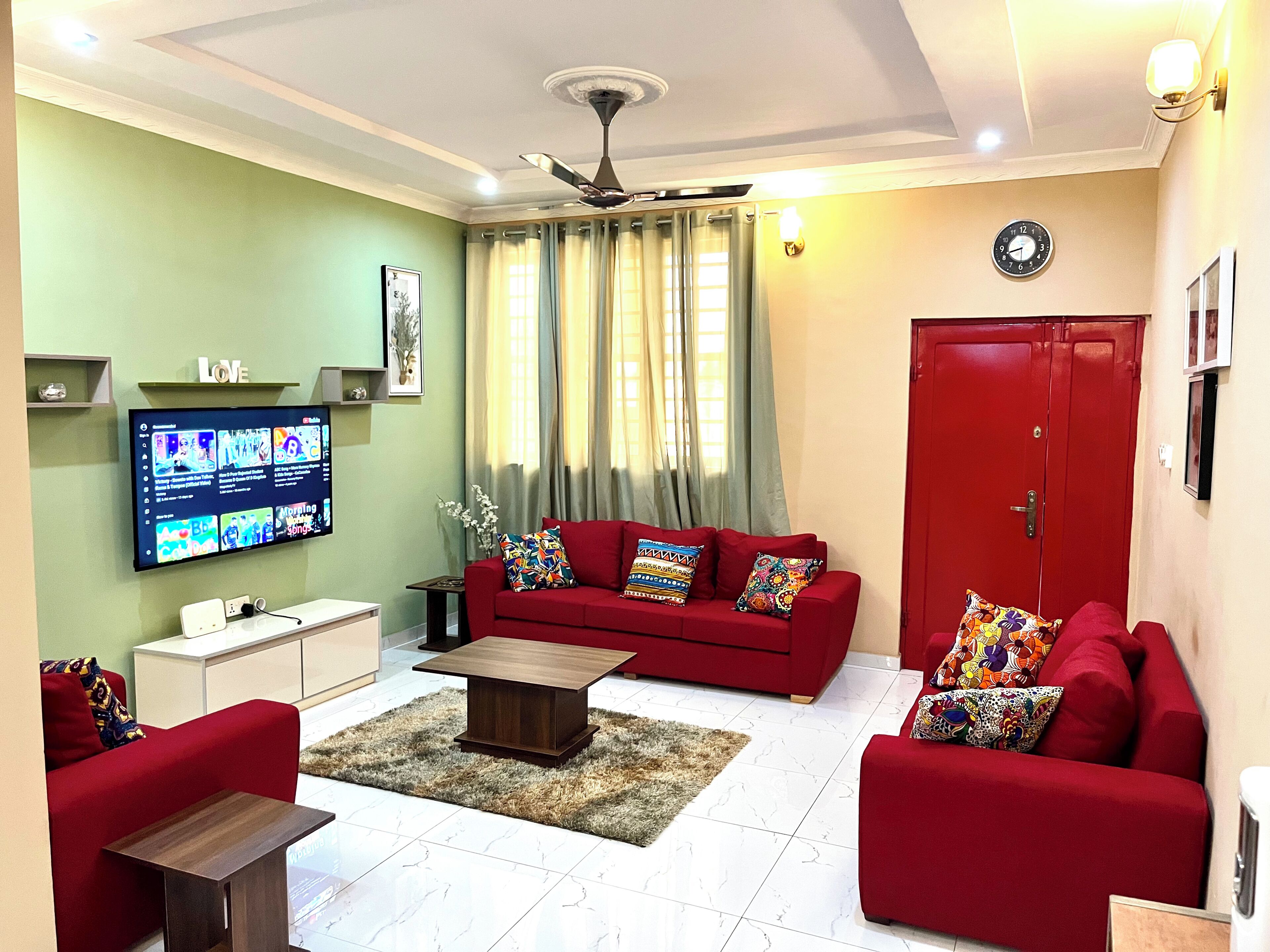 Condo, 2 Bedrooms, Balcony, Mountain View | Living area