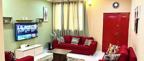 Condo, 2 Bedrooms, Balcony, Mountain View | Living area