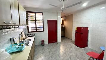 콘도, 침실 2개, 발코니, 산 전망 | 전용 주방 | 냉장고, 전자레인지, 쿡탑, 커피/티 메이커