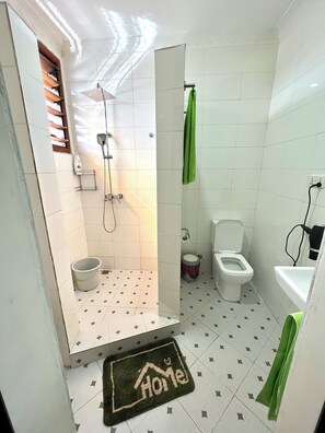 Condo, 2 Bedrooms, Balcony, Mountain View | Bathroom | Towels