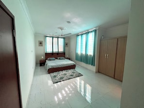 Condo, 2 phòng ngủ, ban công, quang cảnh núi | 2 phòng ngủ, bàn ủi/dụng cụ ủi quần áo, truy cập Internet không dây 
