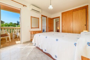 4 dormitorios, tabla de planchar con plancha, wifi gratis y ropa de cama