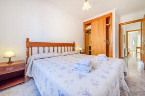 4 chambres, fer et planche à repasser, Wi-Fi gratuit, draps fournis