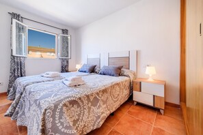 4 bedrooms, iron/ironing board, free WiFi, bed sheets