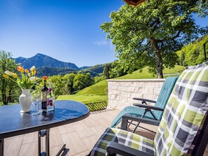 Outdoor dining - Apartment Zuhaus- 2 persons, 36sqm, terrace with mountain view (Bad Reichenhall)