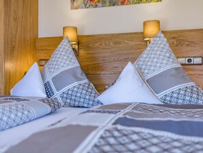 1 bedroom, internet, bed sheets - Vacation apartment in the farmhouse- 2 persons, 30sqm, balcony with mountain view (Bad Reichenhall)