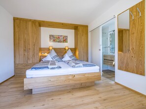 1 bedroom, internet, bed sheets - Vacation apartment in the farmhouse- 2 persons, 30sqm, balcony with mountain view (Bad Reichenhall)