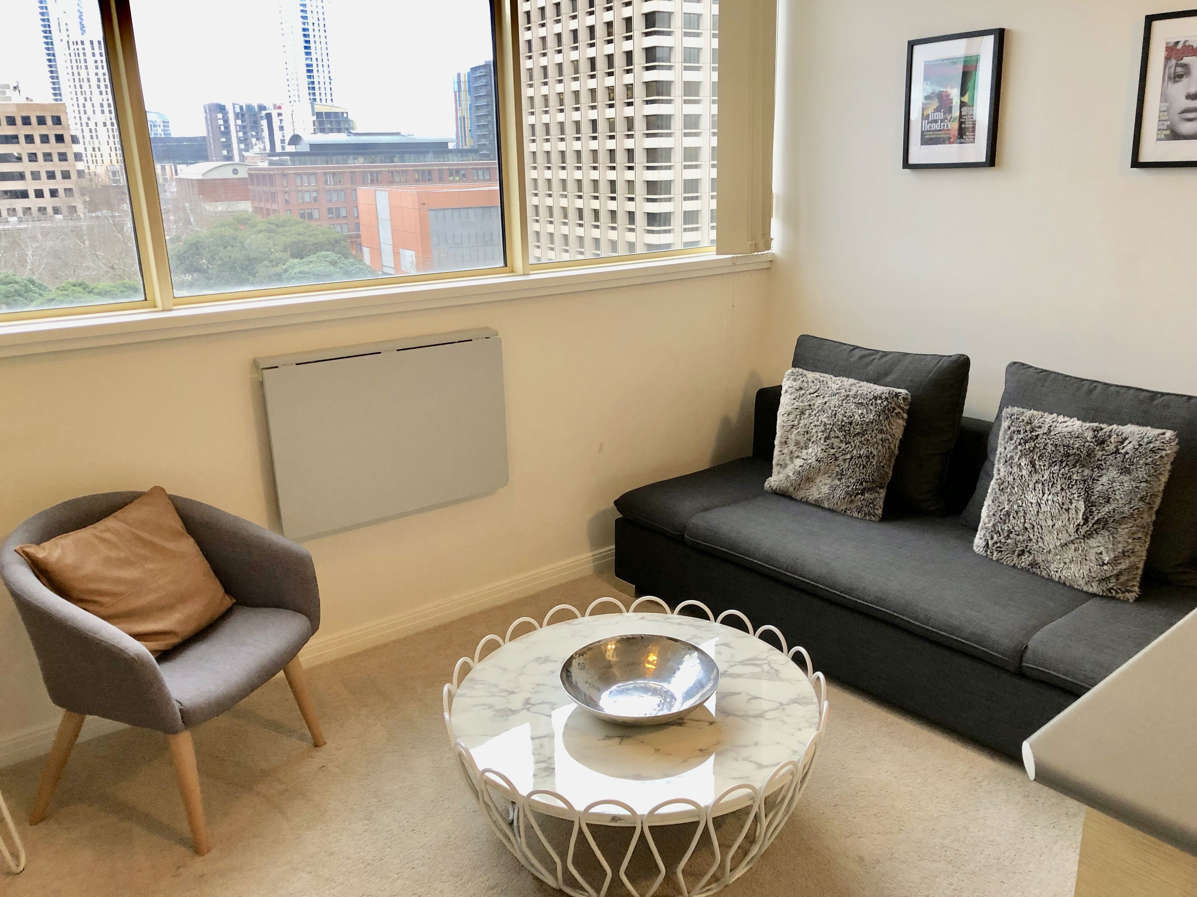 Warm 1 bedroom apt with a CBD and Central station view!