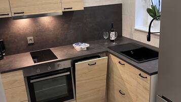 Fridge, microwave, oven, dishwasher