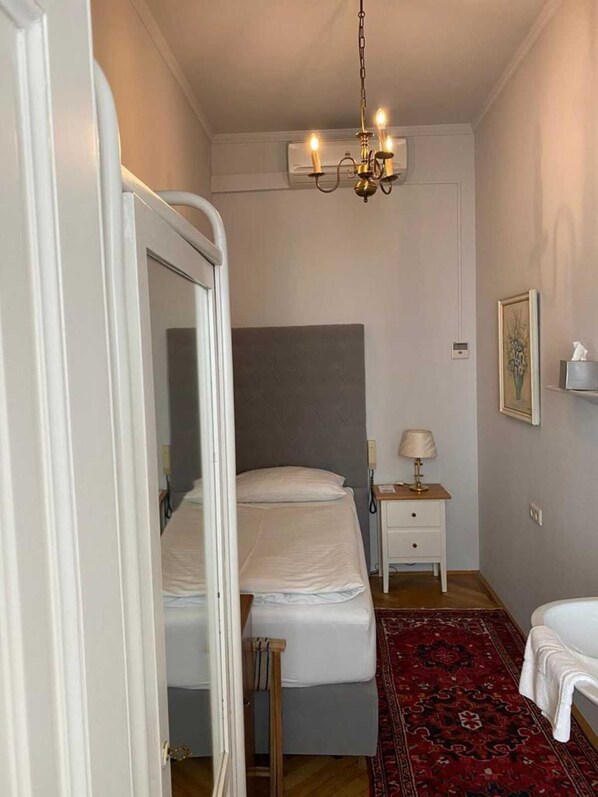 1 habitación, escritorio, wifi y ropa de cama 