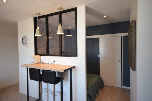 1 多间卧室、旅行婴儿床、免费 WiFi、床单