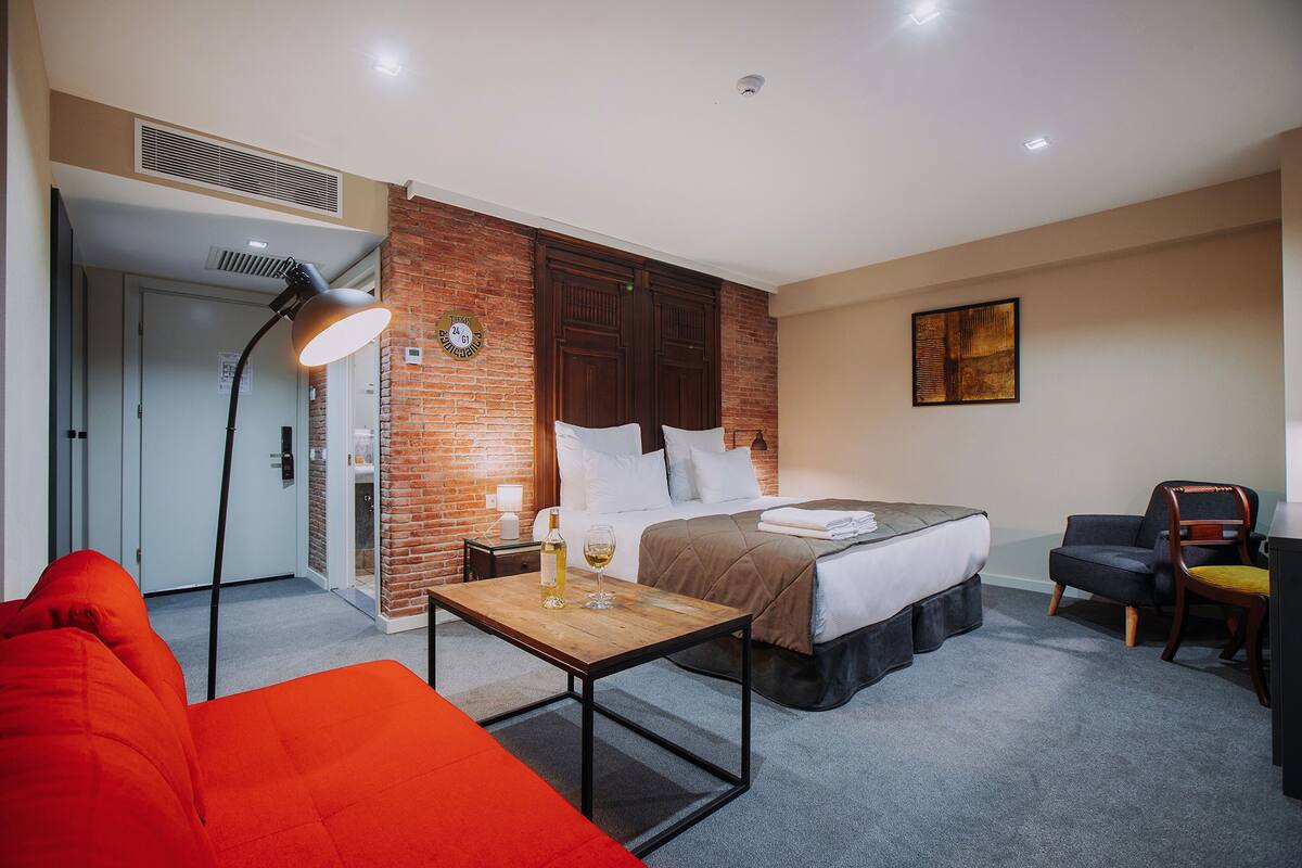 Phòng đôi hoặc 2 giường đơn phong cách cổ điển, ban công | Minibar, két bảo mật tại phòng, bàn