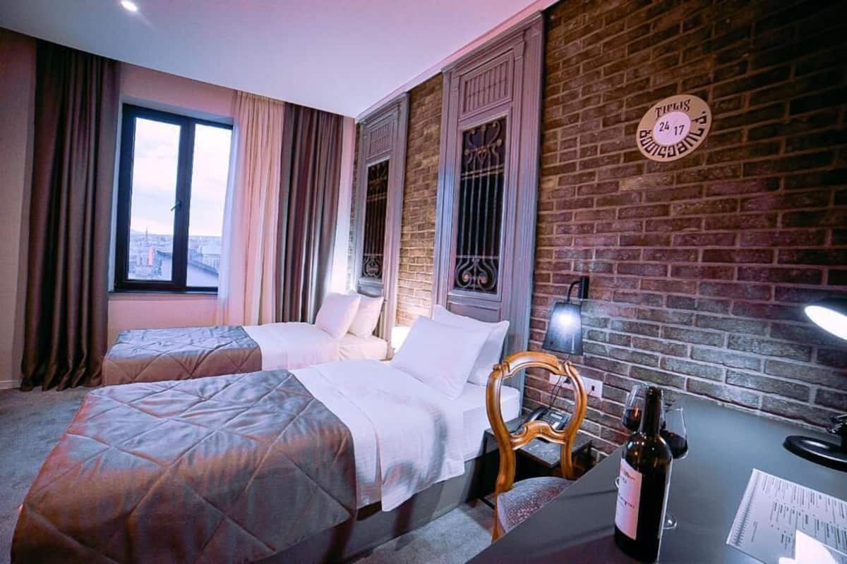 Phòng đôi hoặc 2 giường đơn Economy | Minibar, két bảo mật tại phòng, bàn