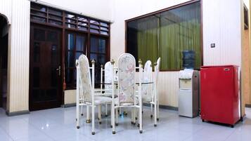 Family House | In-room dining