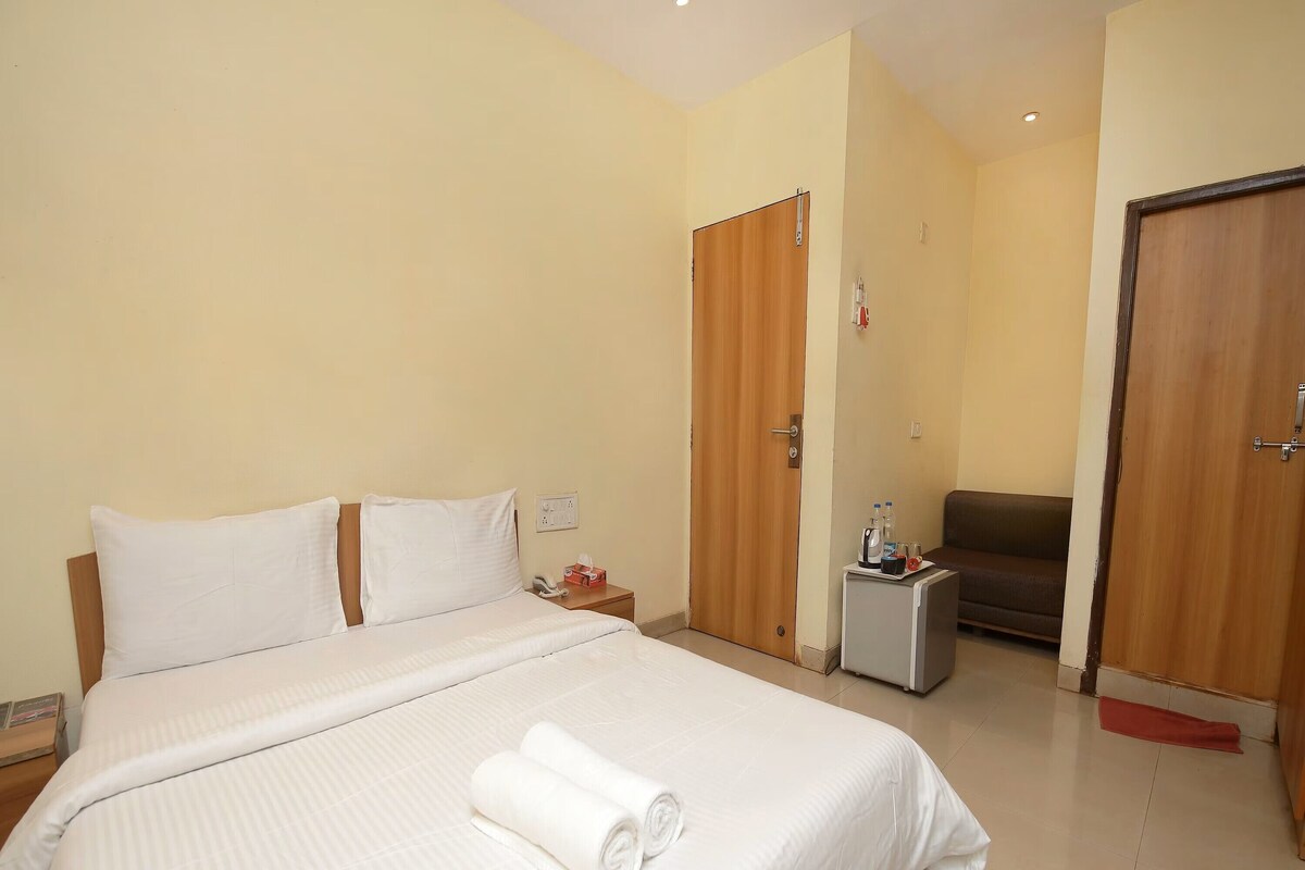 Deluxe Garden View Room | Minibar, WiFi (free), bed sheets