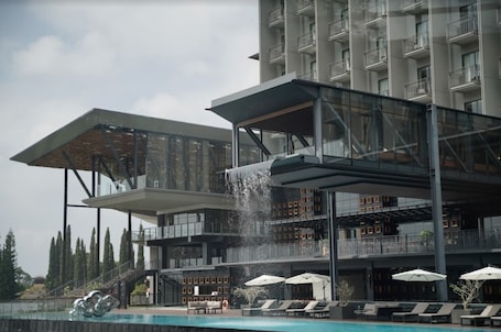 2 outdoor pools, pool umbrellas, sun loungers. The Gaia Hotel Bandung