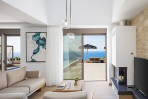 Smart TV, fireplace, ping pong, books